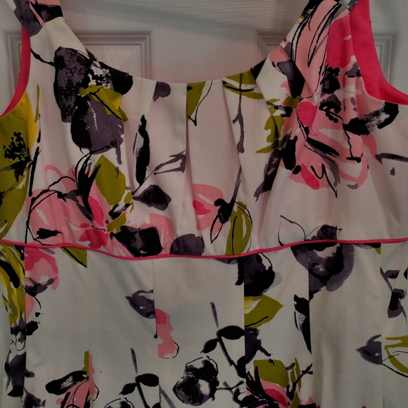 Maggy London floral dress size 14 - Picture 3 of 5